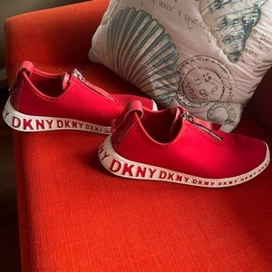 DKNY walking shoes size 7 1/2
